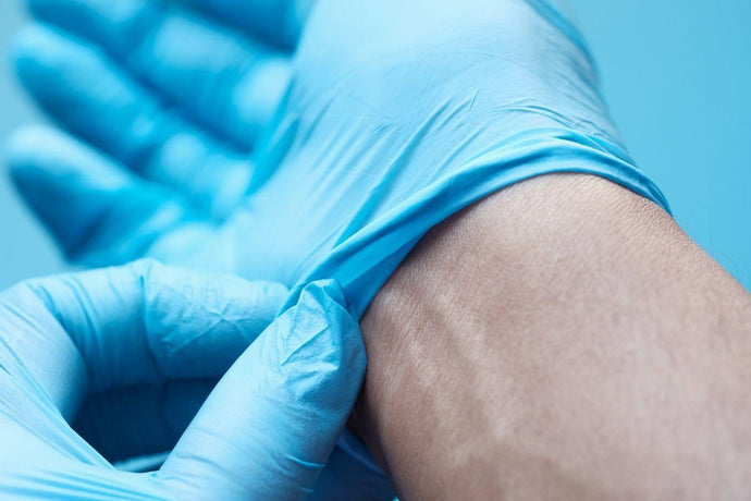 What Type Of Disposable Gloves Should Healthcare Workers Wear?